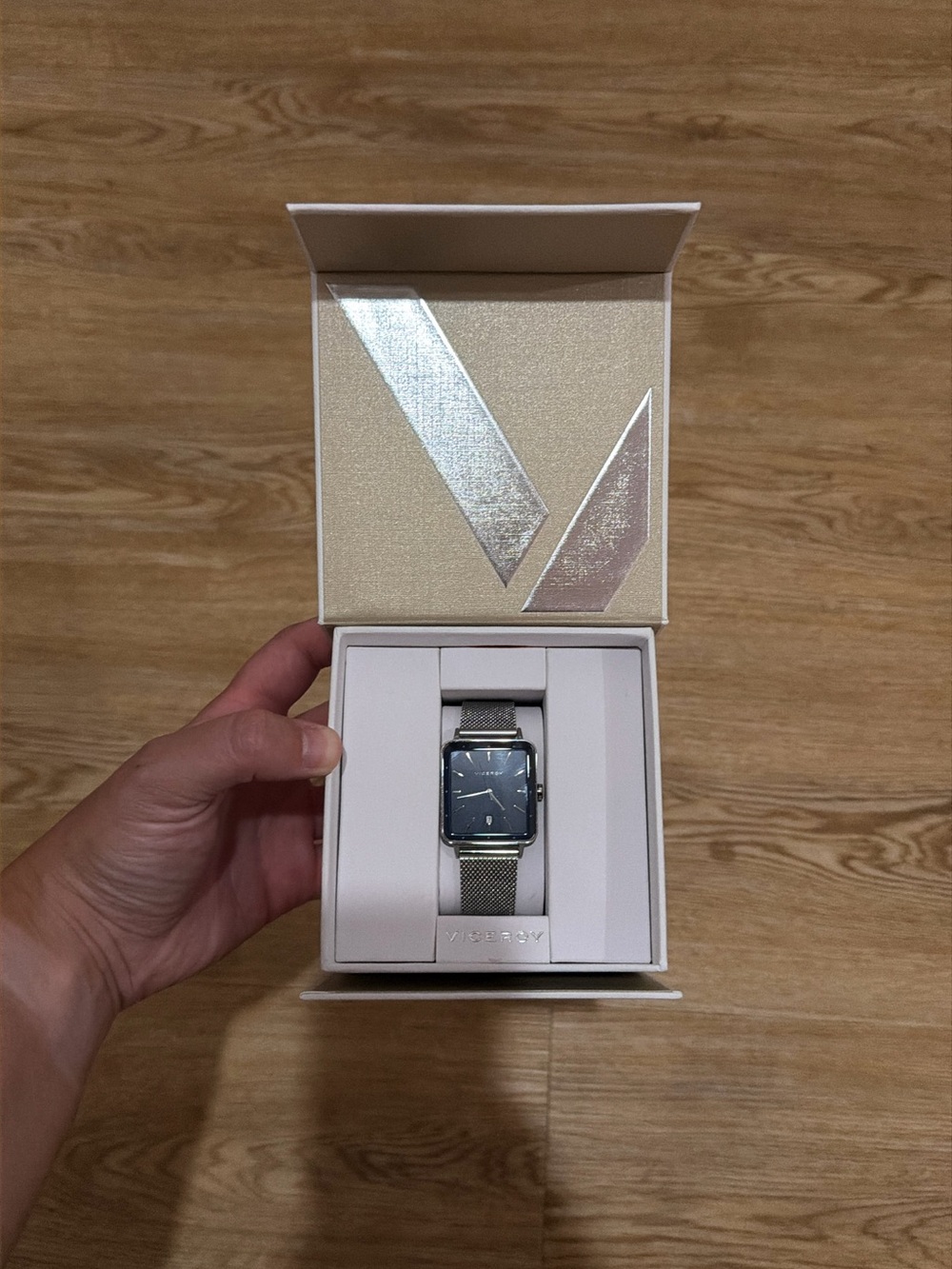 Stylish Silver Mesh Viceroy watch with Blue face